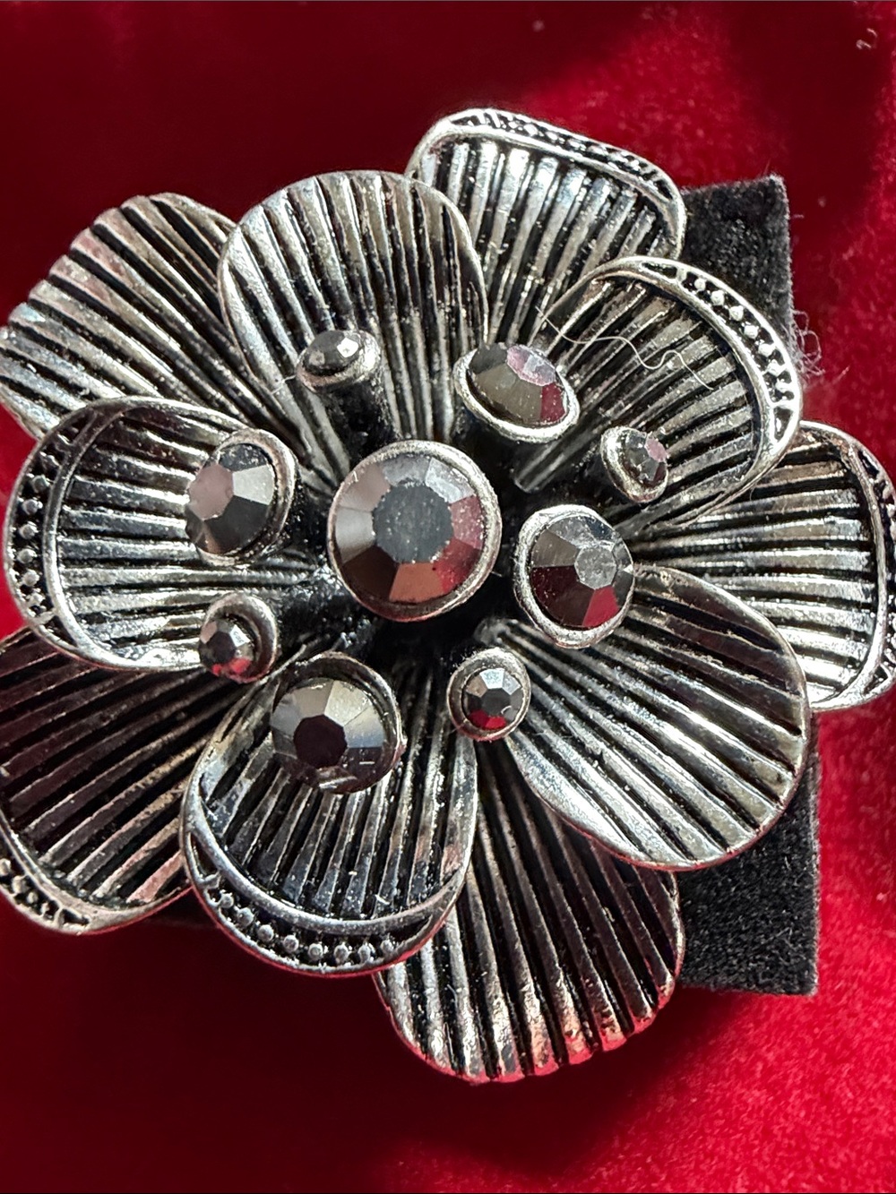 Antique Silver Tone Floral Ring or Scarf Pull with Faceted Accents, J0296